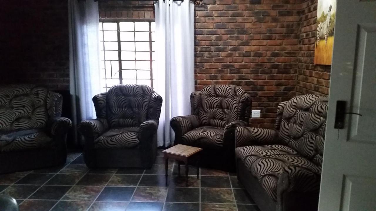 Kruger Wild Dog Inn Marloth Park Εξωτερικό φωτογραφία