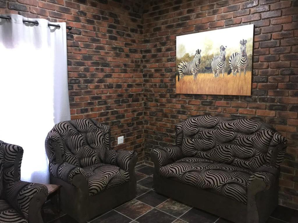 Kruger Wild Dog Inn Marloth Park Εξωτερικό φωτογραφία